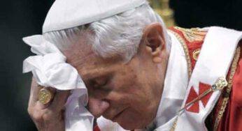 Si aggravano le condizioni di salute di Papa Benedetto XVI