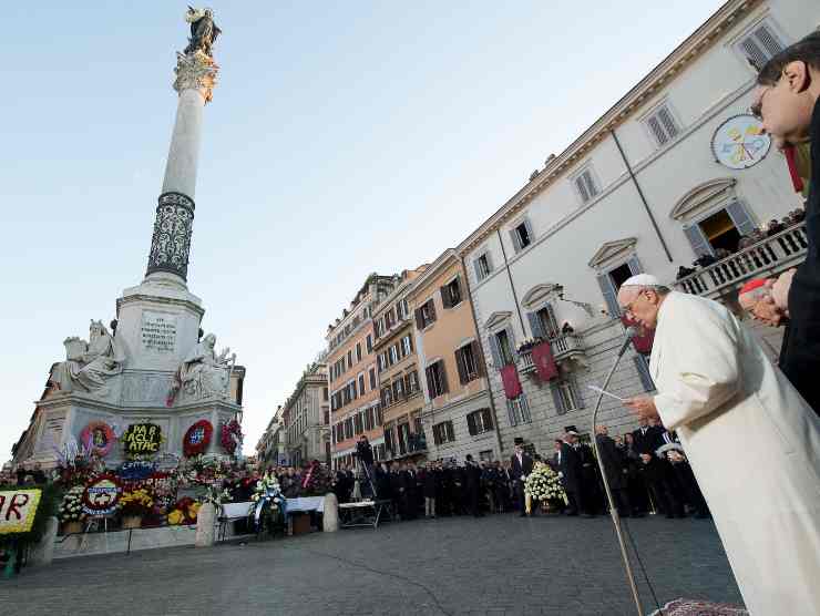 Solennità dell'Immacolata | Papa Francesco lo rifà ma questa volta non da solo