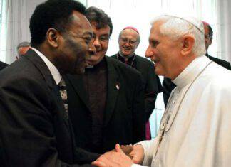 Pelé fede Dio Benedetto XVI