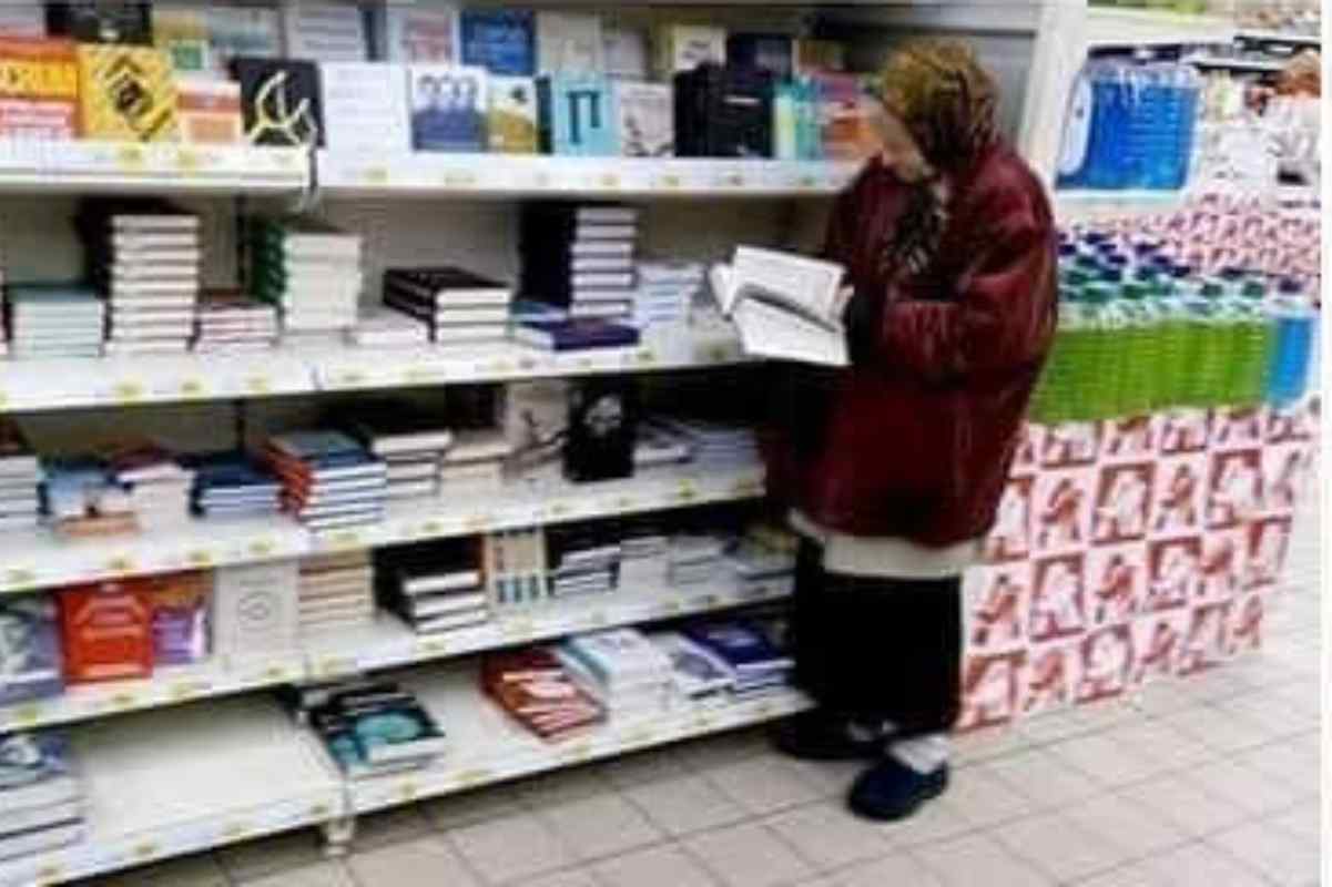 Il suo amore per la lettura: il dono speciale che il Centro commerciale le fa