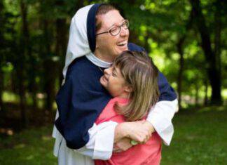 Due sorelle gemelle con un legame speciale: una storia che prende il cuore