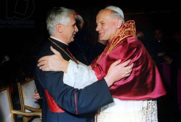 Benedetto XVI e Giovanni Paolo II: cosa univa questi due giganti apparentemente così diversi