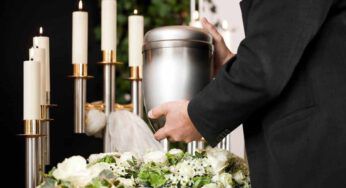 Ceneri dei morti gettate in mare o conservate in casa: cosa dice la Chiesa?
