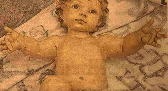 Shock. Gesù Bambino distrutto per mano di una donna oscura