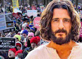 Una folla immensa alla marcia per la vita. C'era anche lui: il Gesù di The Chosen