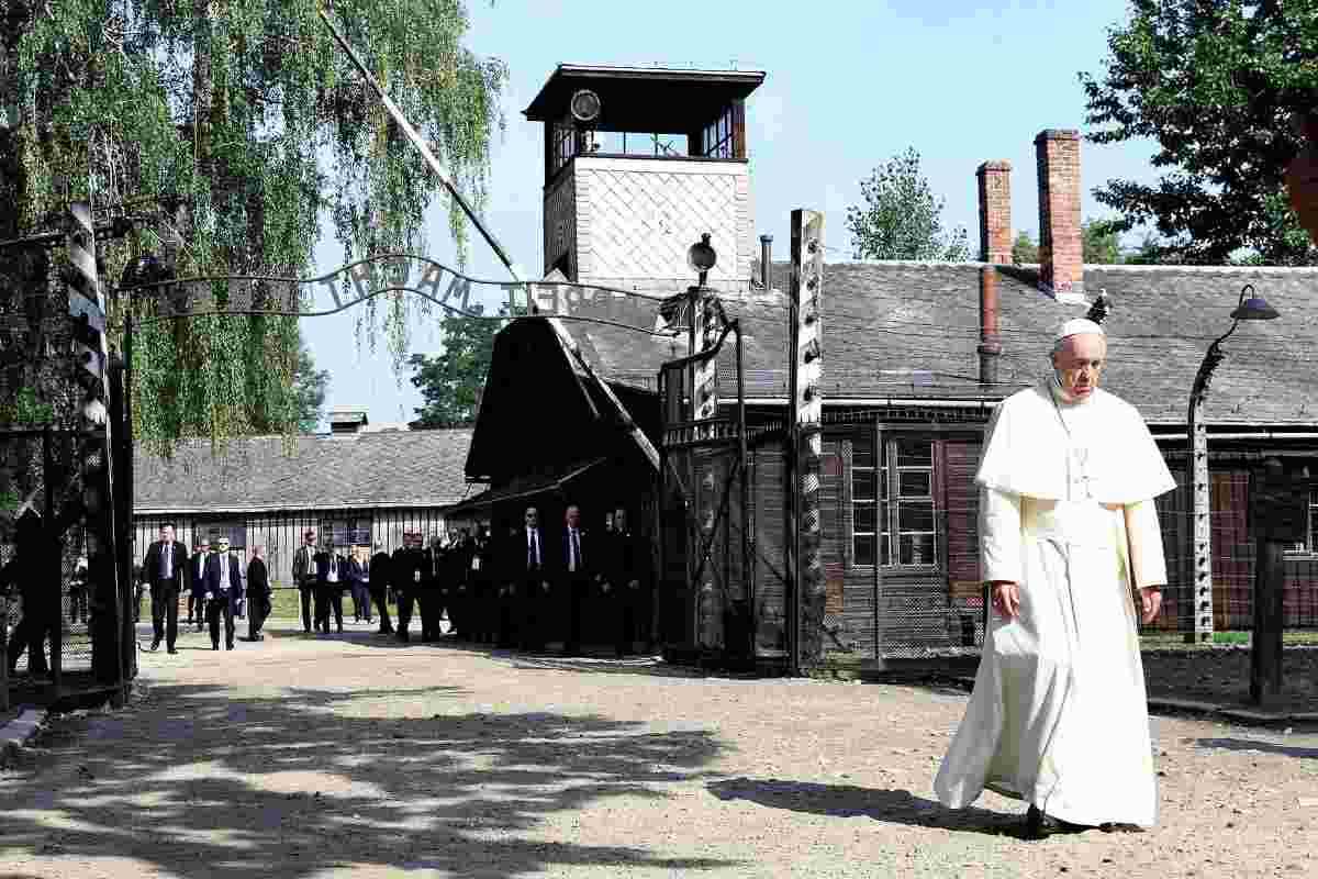 Papa Francesco ad Auschwitz