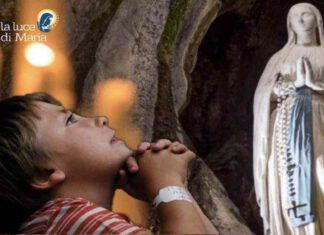 Miracolato a Lourdes | Bimbo commuove Gesù per mezzo della sua Mamma