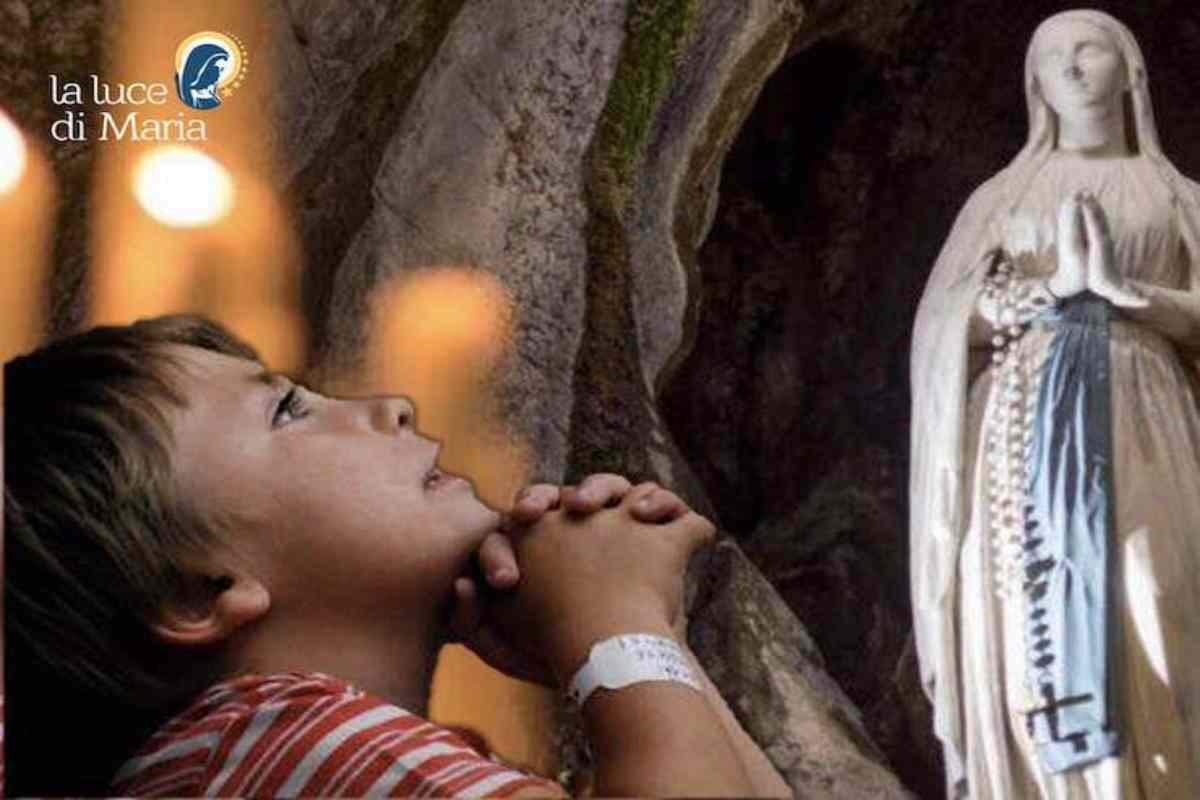 Miracolato a Lourdes | Bimbo commuove Gesù per mezzo della sua Mamma