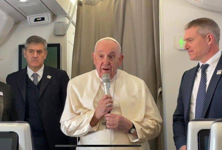 Incontro tra Papa e giornalisti durante il volo di andata (photo: web source)