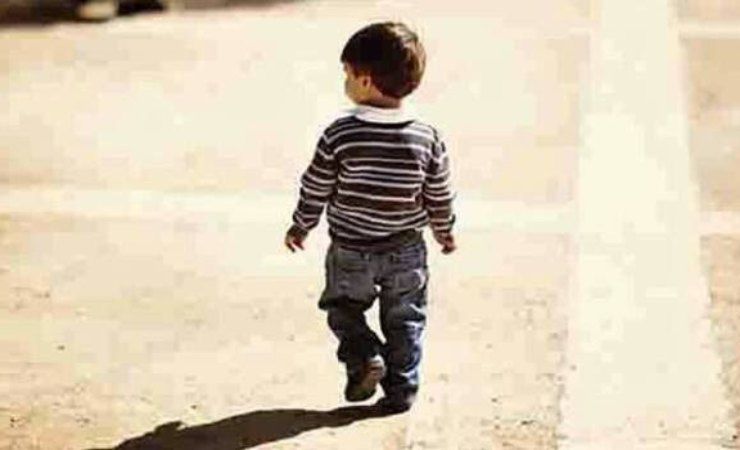 Perde suo figlio perciò decide di adottarne uno: quello che scopre dopo è da non credere