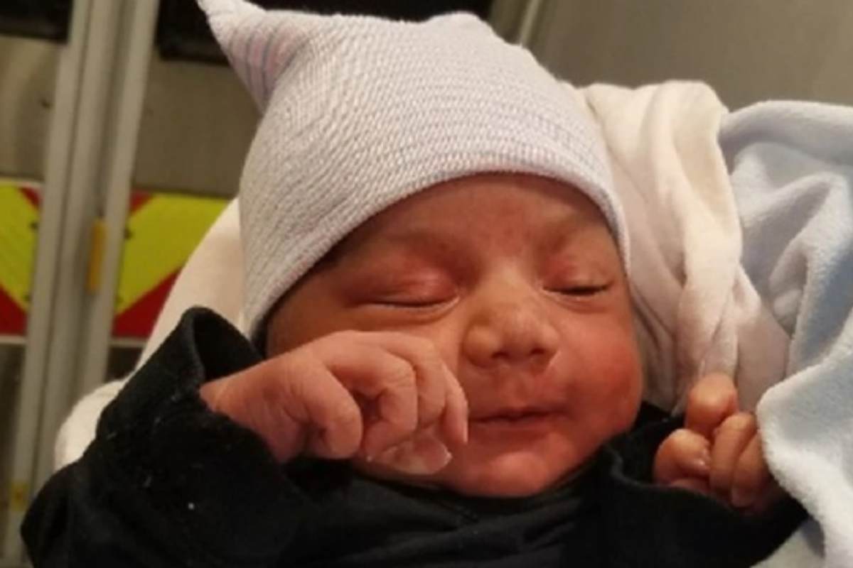 Bimbo abbandonato fra i rifiuti: incredibile coincidenza che gli ha salvato la vita Bimbo abbandonato fra i rifiuti: incredibile coincidenza che gli ha salvato la vita