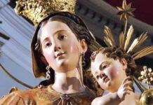 Si scaglia con furia contro la Madonna e ne paga subito le conseguenze
