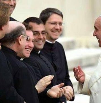 Papa e sacerdoti