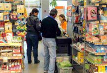 Napoli: mamma rinuncia alla spesa per sua figlia. Poi quel gesto cambia tutto