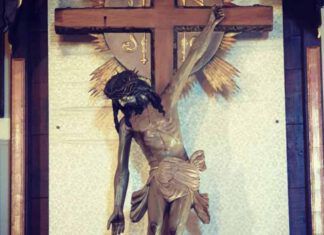 Il Cristo crocifisso “speciale”: una bellissima storia che commuove sino alle lacrime