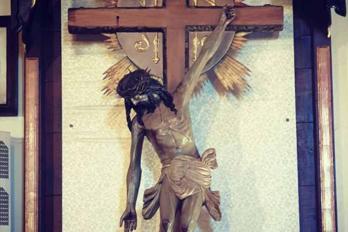 Il Cristo crocifisso “speciale”: una bellissima storia che commuove sino alle lacrime