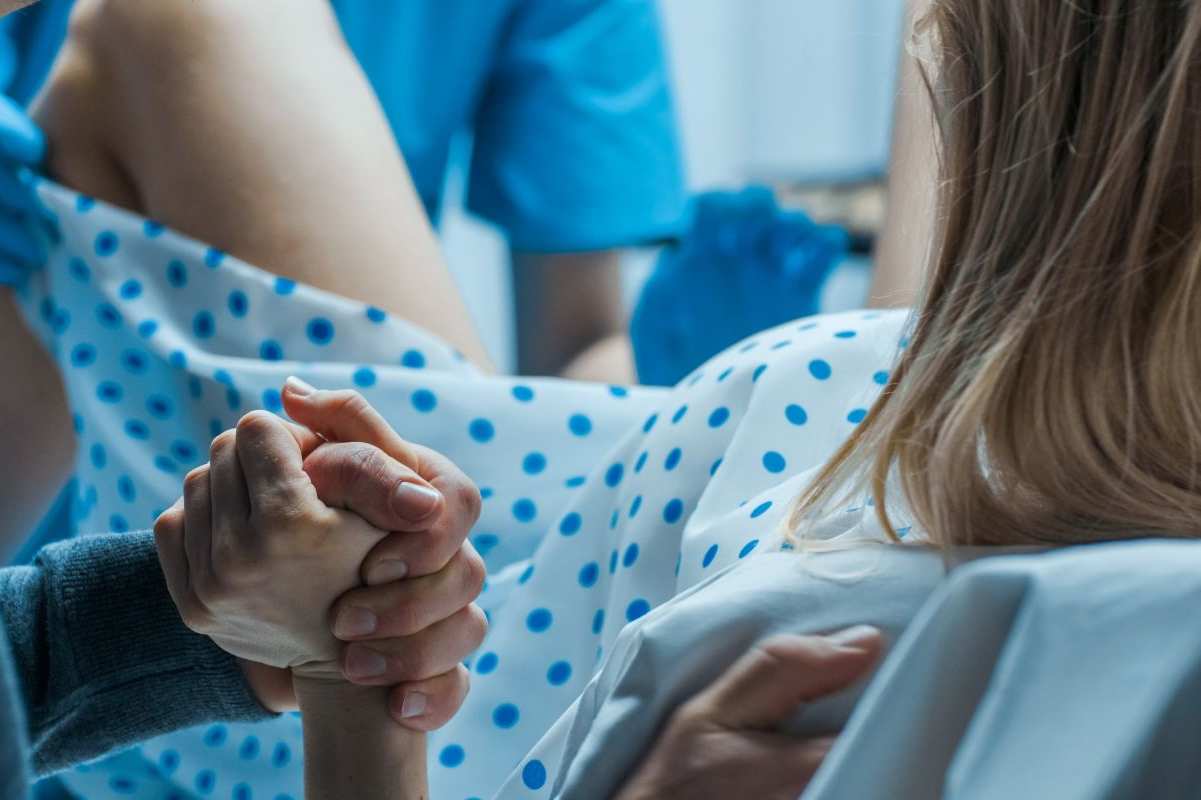 Un parto miracoloso per una mamma di 22 anni malata di tumore: straordinario quello che è accaduto