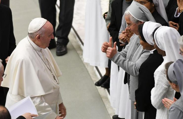 Udienza, il Papa guarda ai monaci e alle monache: “Sono il cuore pulsante dell’annuncio”