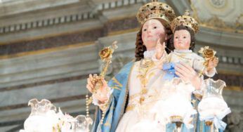 365 giorni con Maria: 23 aprile. Nella oscurità della grotta arde una grande lampada miracolosa