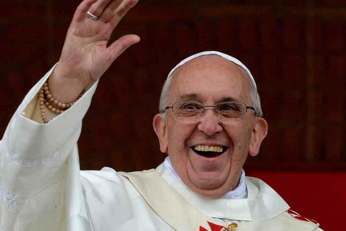 Napoli veste Papa Francesco: bellissimo dono ispirato a Maria che scioglie i nodi