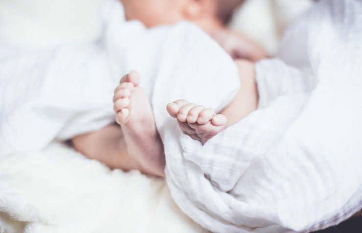 Un parto miracoloso per una mamma di 22 anni malata di tumore: straordinario quello che è accaduto