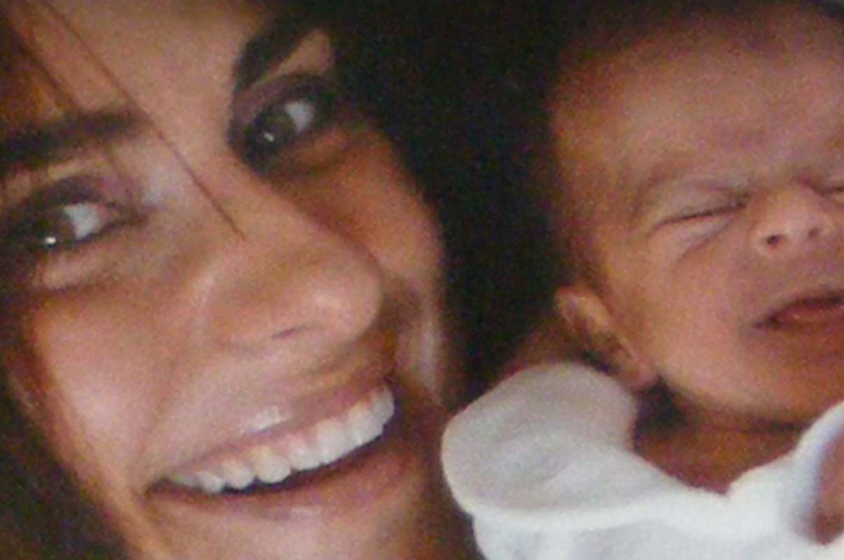 Rinuncia a curarsi per dare alla luce la sua bambina: una storia che commuove fino alle lacrime