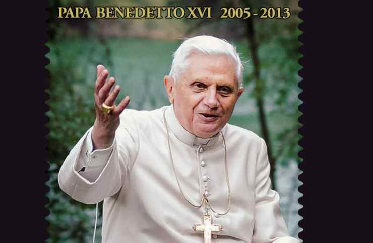 Lo Stato italiano presenta un nuovo francobollo per commemorare Papa Benedetto XVI