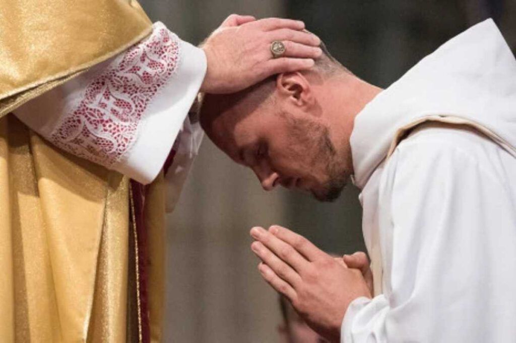 L’importanza di pregare per i sacerdoti