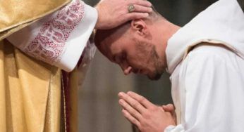 L’importanza di pregare per i sacerdoti: ecco il dono speciale per loro