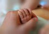 "Sta morendo, aiutatemi": due angeli custodi intervengono e salvano neonato