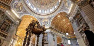 Basilica di San Pietro, un uomo profana l’altare in un modo “particolare”
