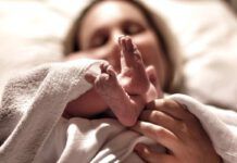 Aspetta un figlio malato, i medici suggeriscono l’aborto. Lei prega la Madonna: quello che succede lascia senza parole