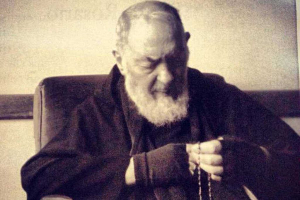 La preghiera di Padre Pio consigliata per combattere la tristezza