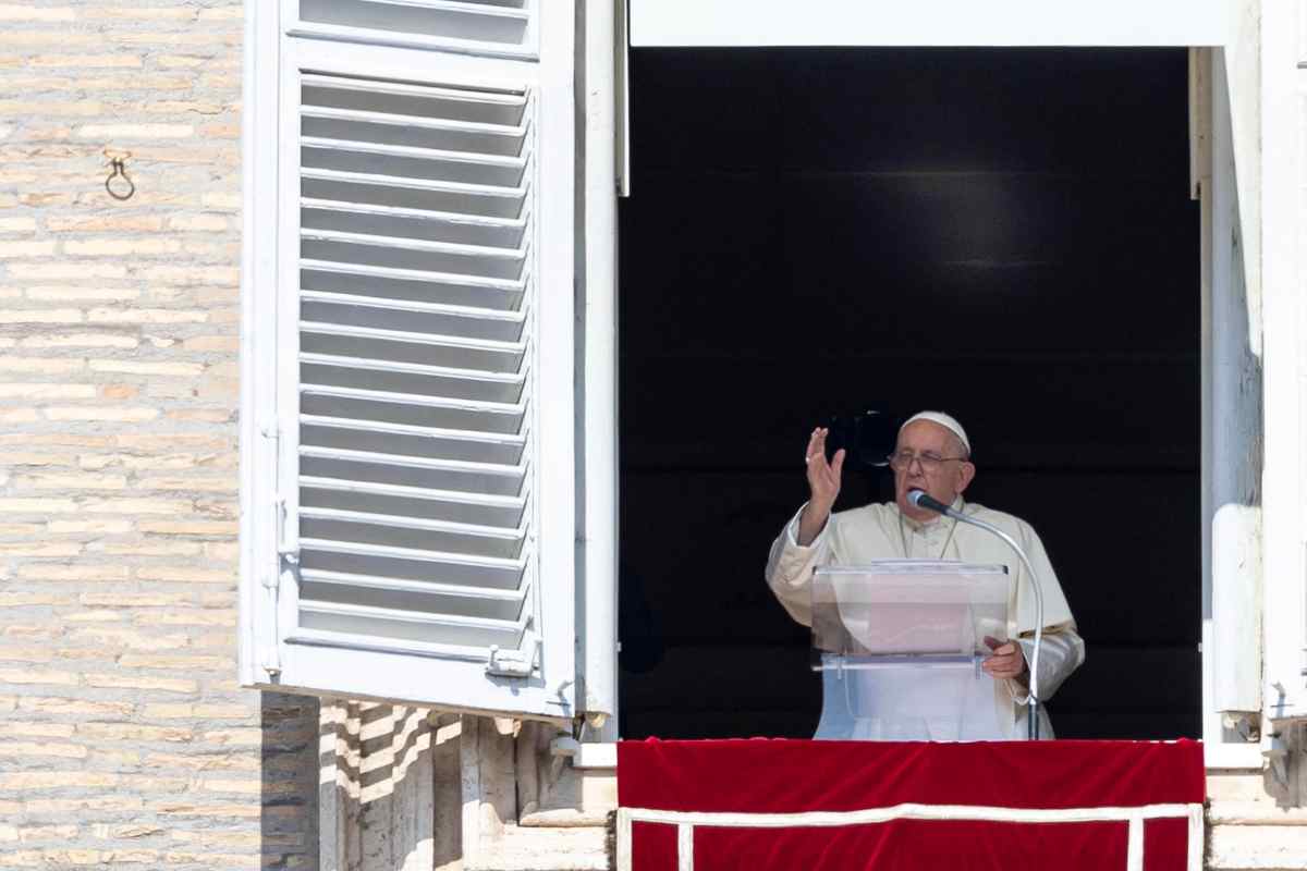 Papa Francesco esorta a deporre le armi tra Israele e Palestina