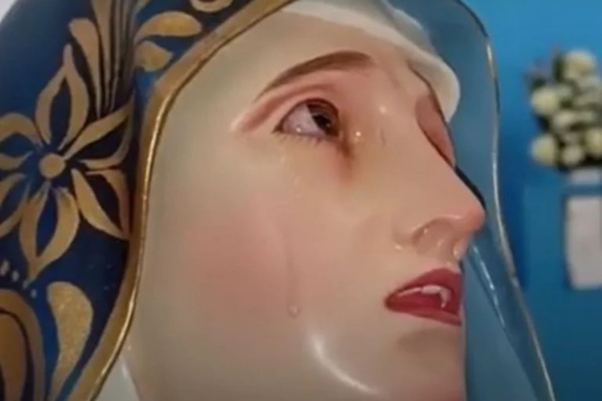 Statua della Madonna versa lacrime