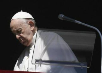 Papa Francesco pensieroso