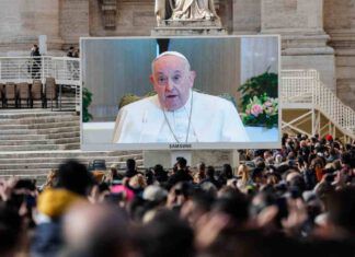 Papa Francesco Angelu