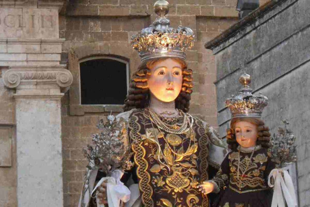 Preghiera a Maria, 20 febbraio. La Madonna del Carmelo salva tutti da