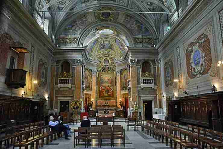 Interno del Santuario Madre della pietà a Roma