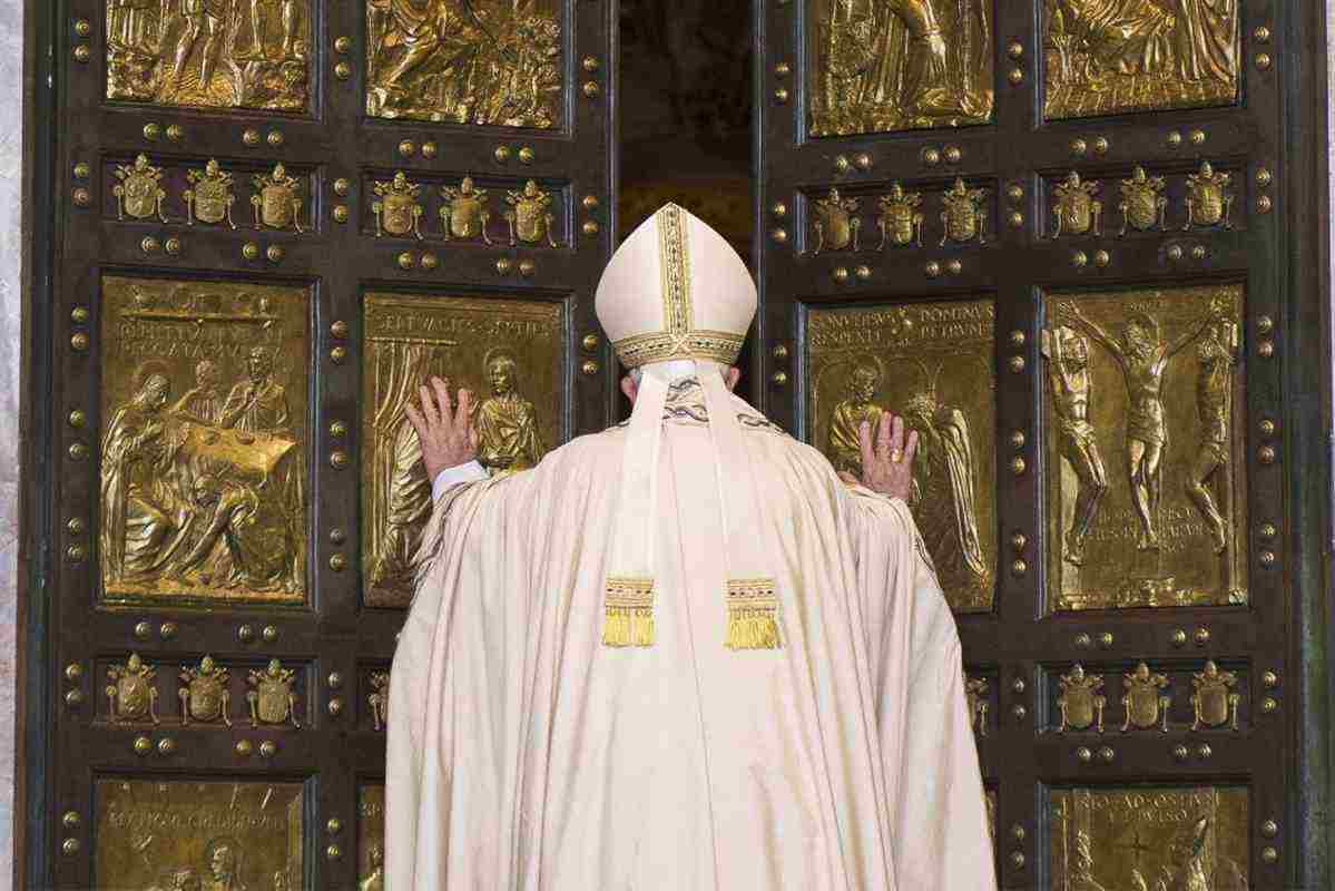 Il Papa apre la porta Santa