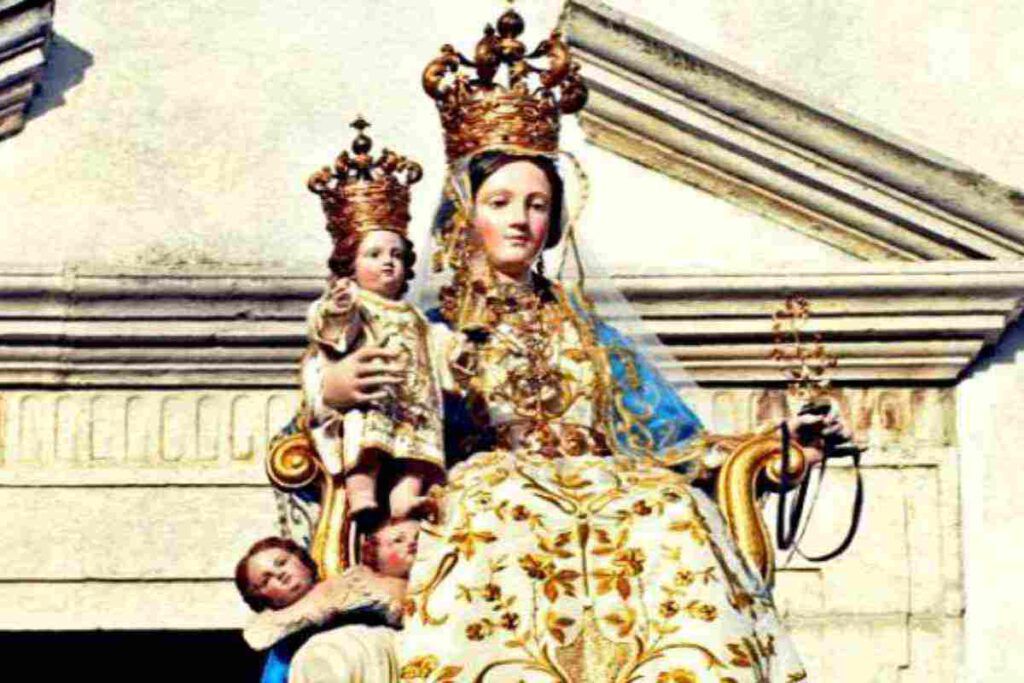 Preghiera a Maria, 16 aprile. Piovono grazie per chi prega davanti a questo prodigioso dipinto