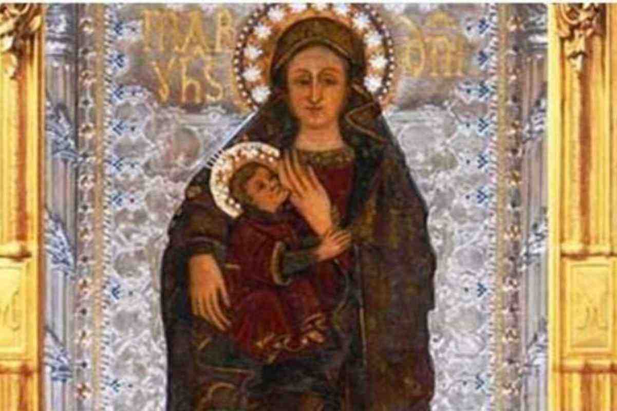 Preghiera a Maria, 30 aprile. Dipinto rimane miracolosamente intatto nonostante le fiamme