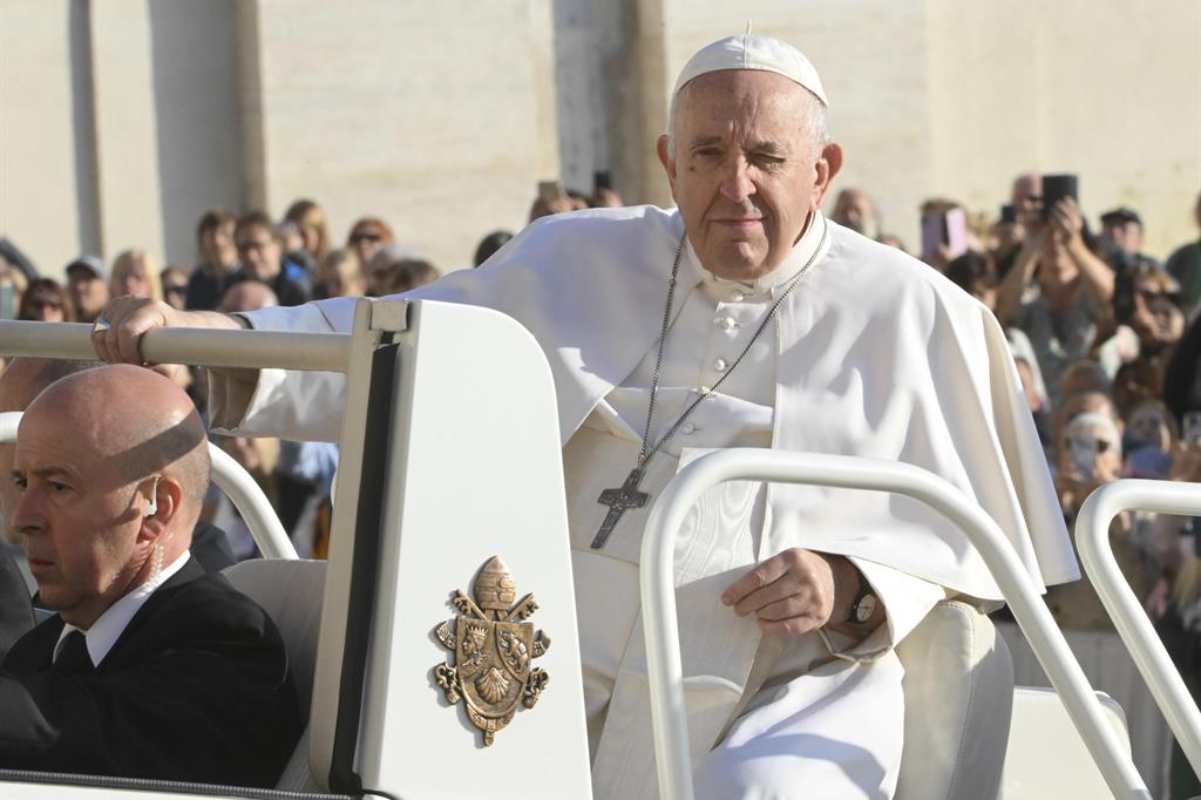 Papa Francesco in papamobile