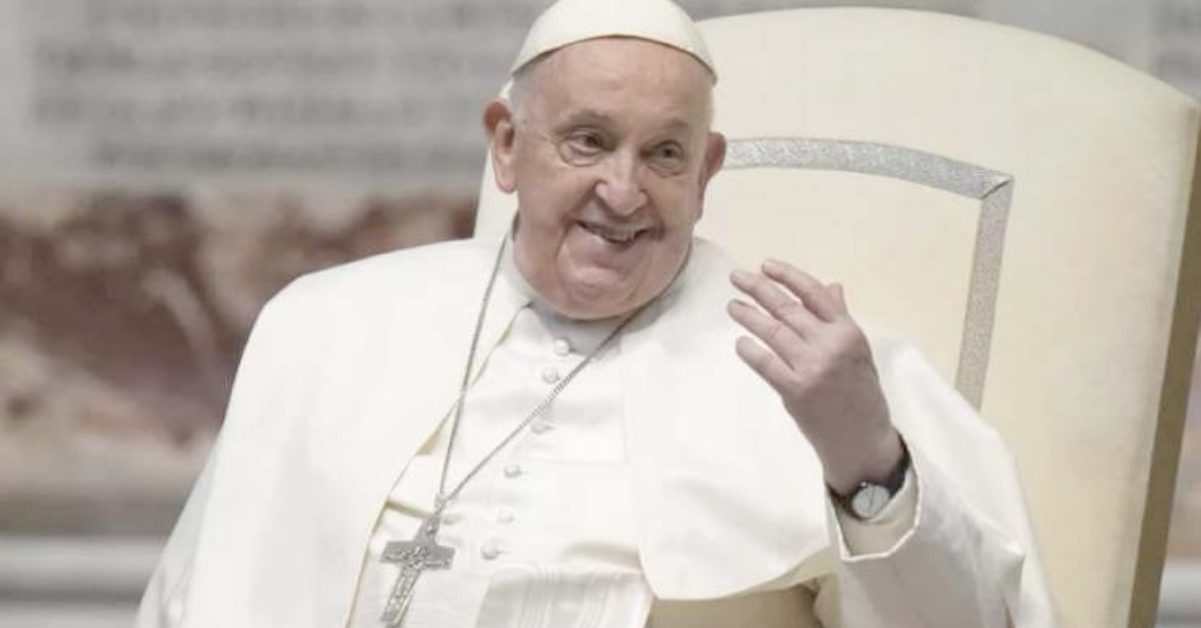 Papa Francesco da Lalucedimaria.it papa francesco il calcio e tutto lo sport si ferma in segno di lutto