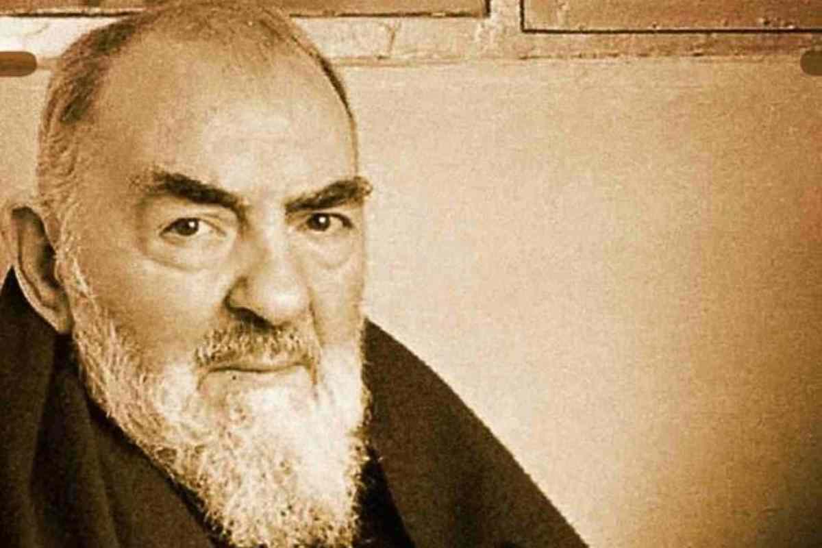 Coroncina Di Padre Pio Al Sacro Cuore Padre Pio e la preghiera al Sacro Cuore di Gesù: è fonte di infiniti