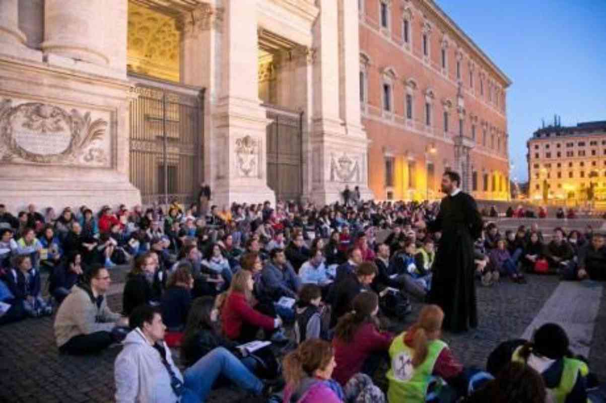 “Giro delle Sette Chiese”: il pellegrinaggio notturno che attira un gran numero di persone