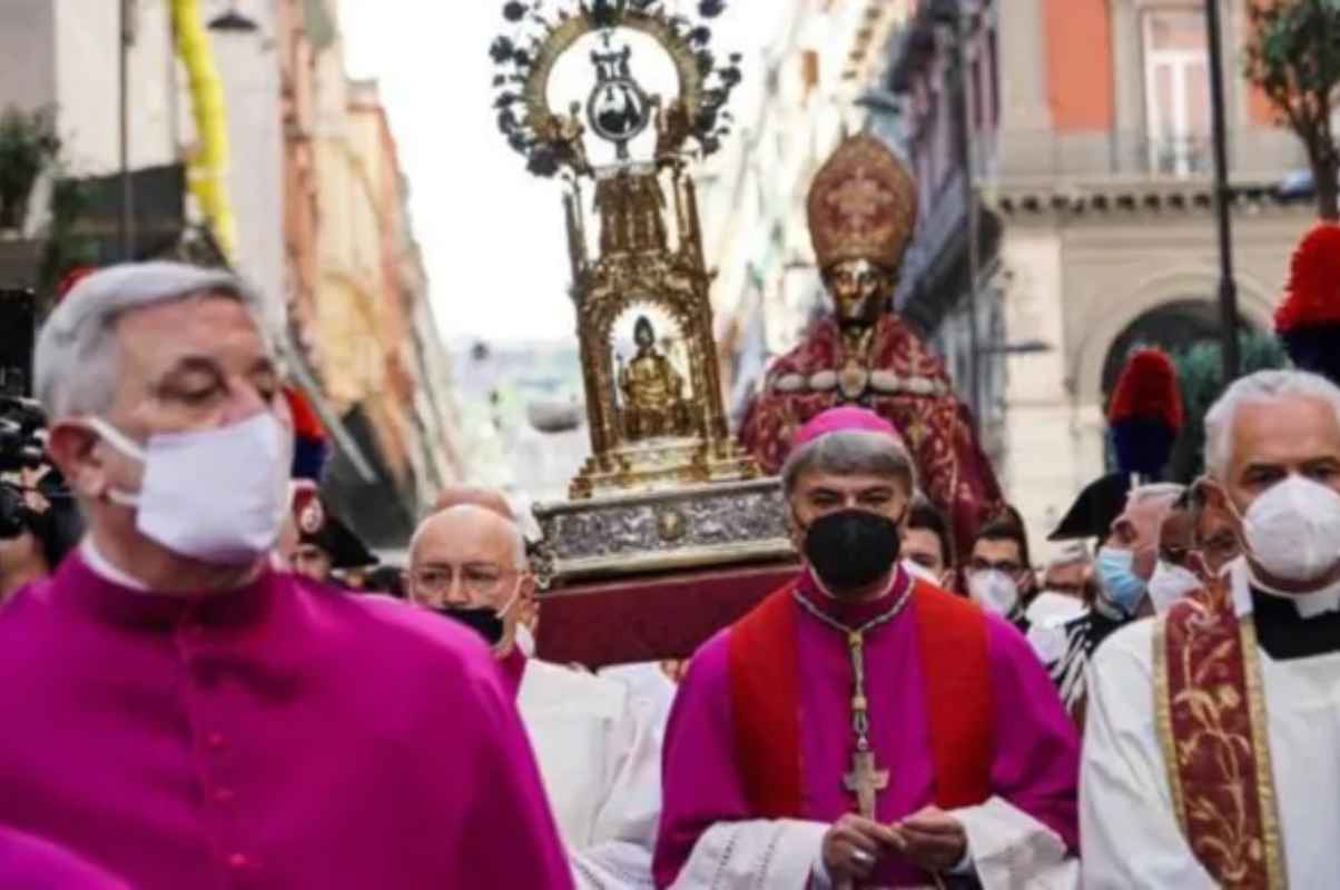 Napoli e la trepidante attesa per San Gennaro | Il sangue si scioglie: è il primo miracolo dell’anno