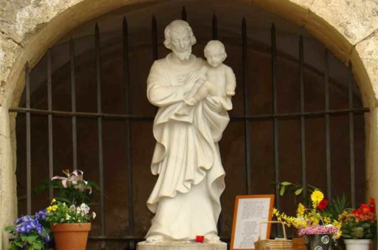 7 Giugno: San Giuseppe appare a Cotignac, un evento unico nella storia 7 Giugno: San Giuseppe appare a Cotignac, un evento unico nella storia
