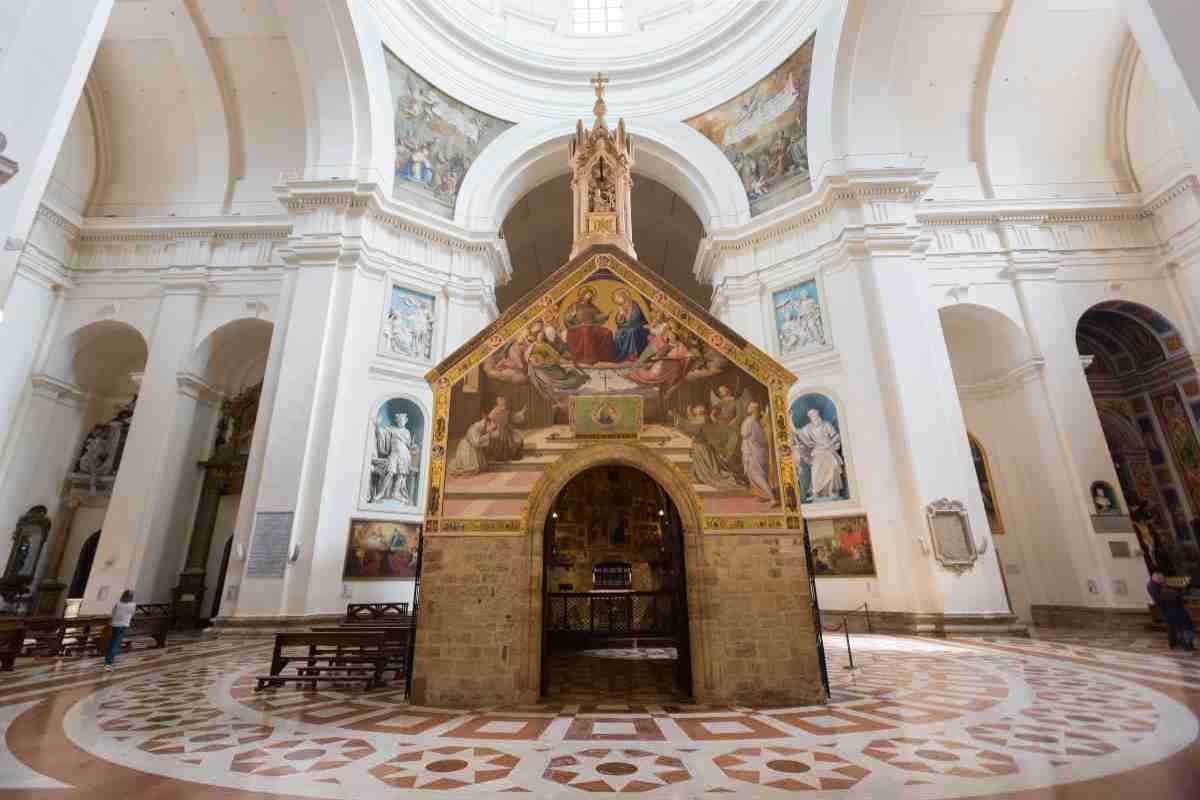 La Porziuncola ad Assisi: cuore della spiritualità francescana, famosa in tutto il mondo La Porziuncola ad Assisi: cuore della spiritualità francescana, famosa in tutto il mondo