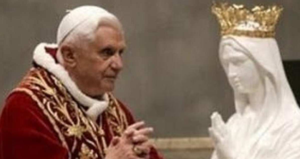 La bellissima preghiera di Benedetto XVI alla Madonna, per il trionfo dell’amore nel mondo La bellissima preghiera di Benedetto XVI alla Madonna, per il trionfo dell’amore nel mondo